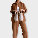 MARIA LUISA™ – CONJUNTO COM BOTÕES E CORTE ELEGANTE