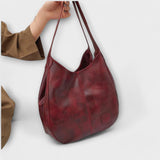 OLIVIA™ – MALA EM COURO COM ACABAMENTO ELEGANTE