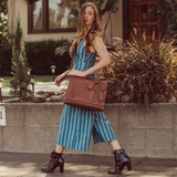 BERNADETE™ – MALA COM PADRÃO FLORAL E LAÇO DECORATIVO