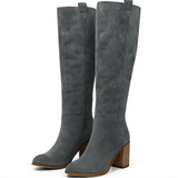 FREJA™ – BOTAS EM CAMURÇA SINTÉTICA COM SALTO BLOCO