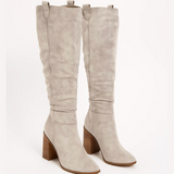 FREJA™ – BOTAS EM CAMURÇA SINTÉTICA COM SALTO BLOCO