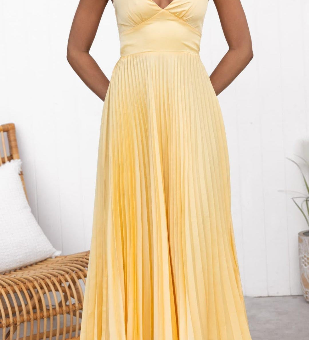ABBY™ – VESTIDO MAXI PLISSADO AMARELO