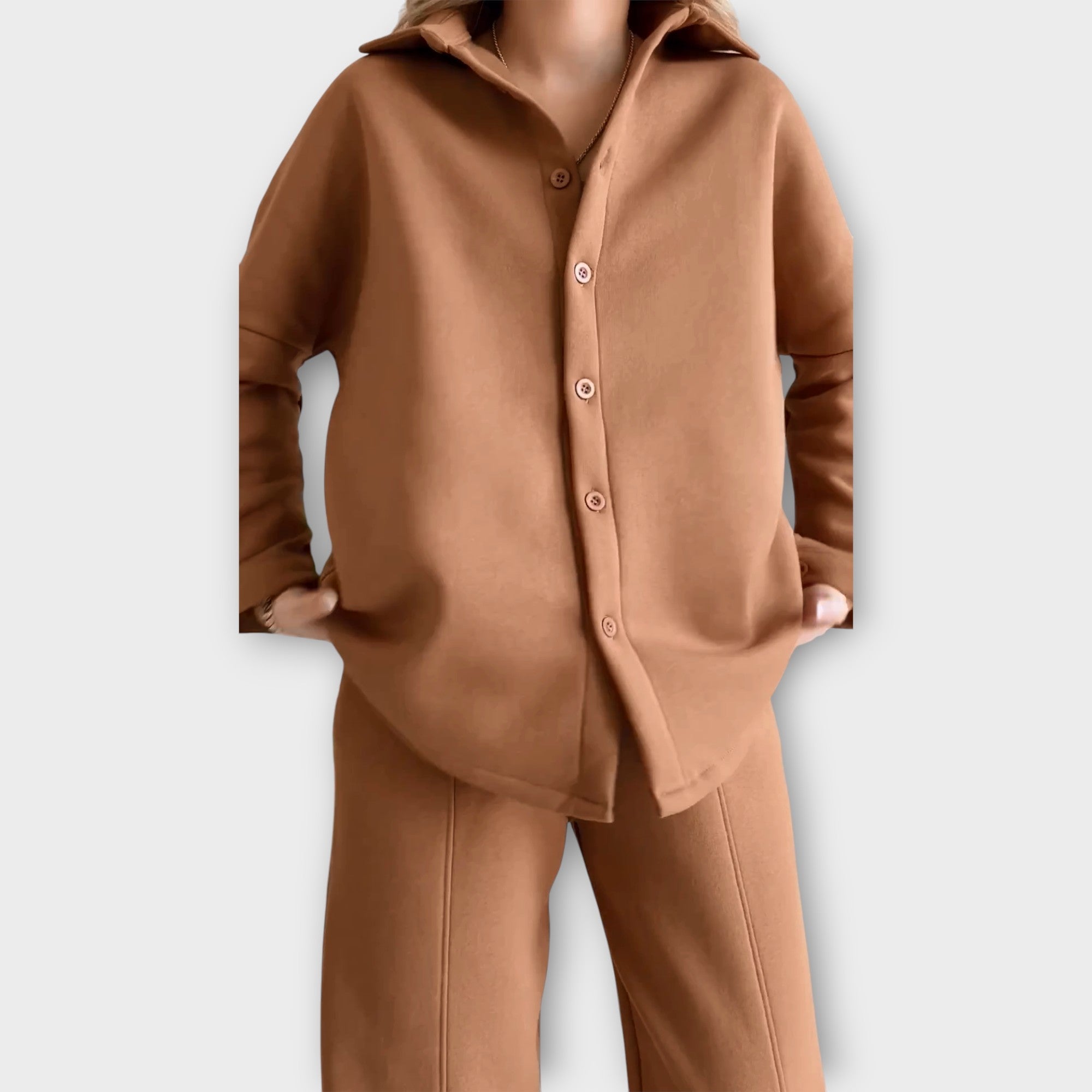 MARIA LUISA™ – CONJUNTO COM BOTÕES E CORTE ELEGANTE