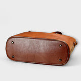 GRETA™ – MALA DE OMBRO EM COURO COM AURA CLÁSSICA