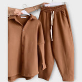 MARIA LUISA™ – CONJUNTO COM BOTÕES E CORTE ELEGANTE