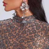 SARA™ – BRINCOS FLORAIS PRATEADOS COM BRILHO DELICADO