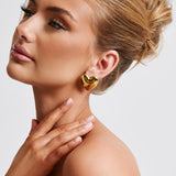 MILAN™ – BRINCOS DOURADOS EM FORMA DE CORAÇÃO