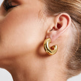 PETRA™ – BRINCOS DOURADOS COM BRILHO ELEGANTE